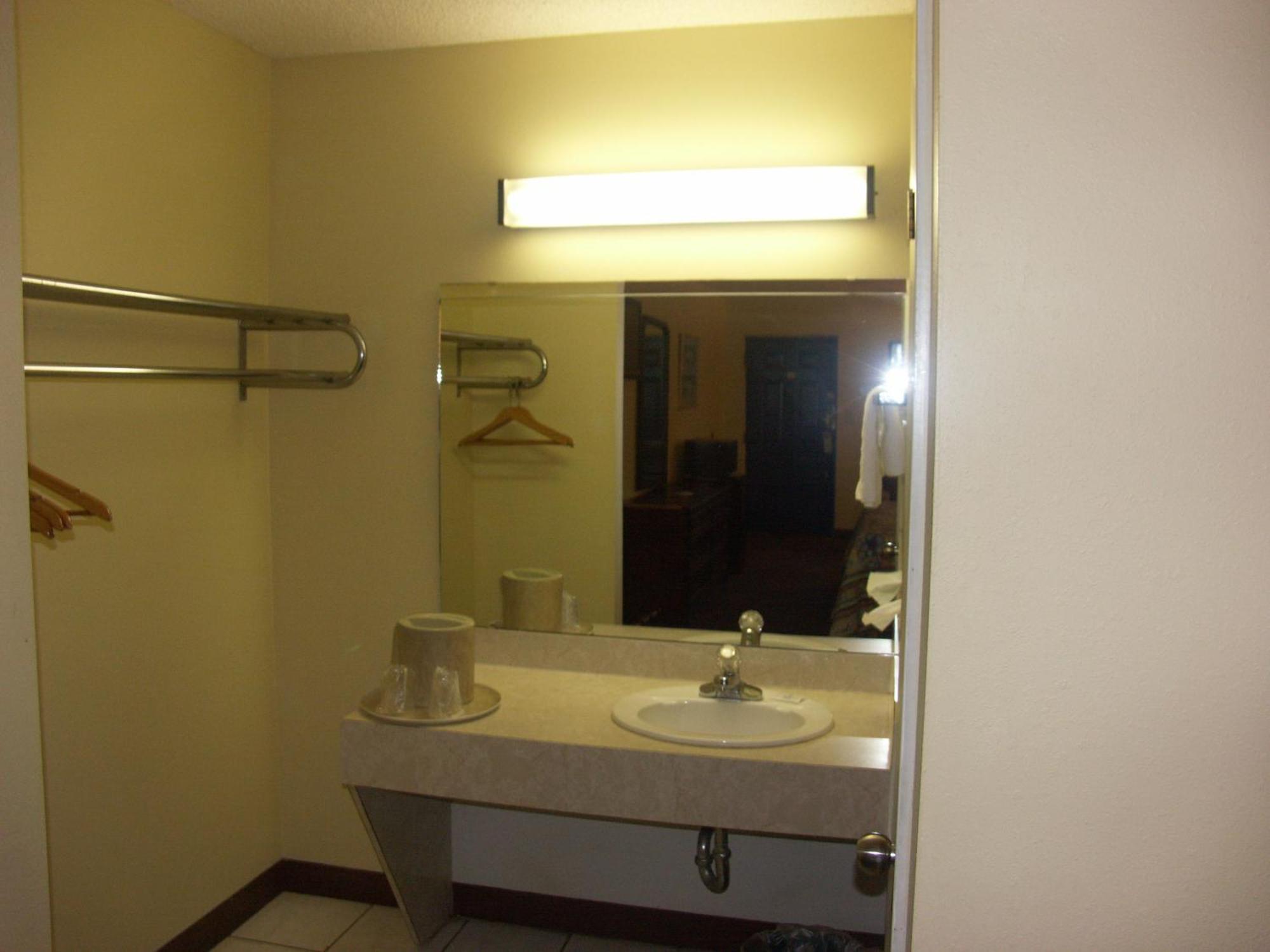 Deerwood Inn & Madison Campground חדר תמונה